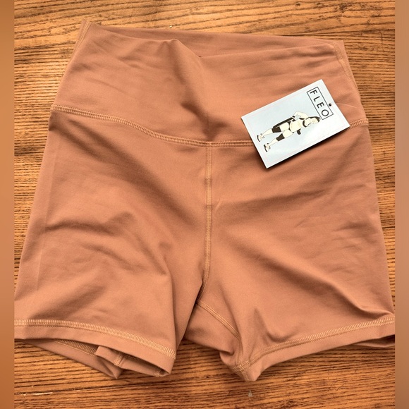 NWT FLEO true high rise 4” short - Picture 3 of 3